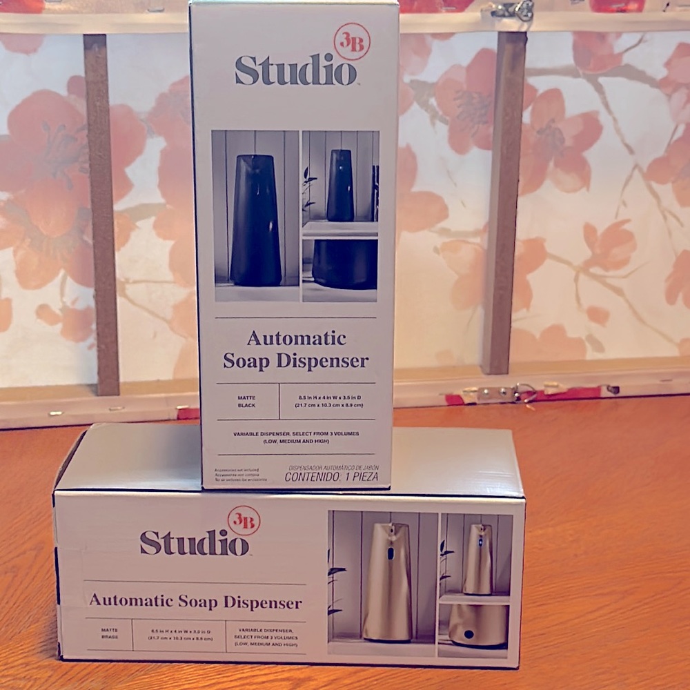 Studio 3B Automatic Soap Dispenser. Black and Gold